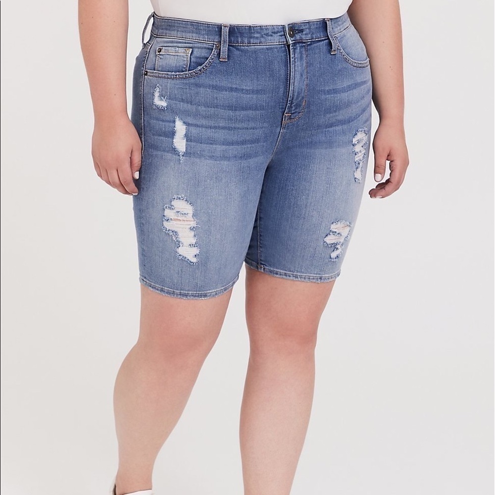 Torrid Sky High Skinny First At Fit Distressed Blue Denim Shorts Women's Size 12